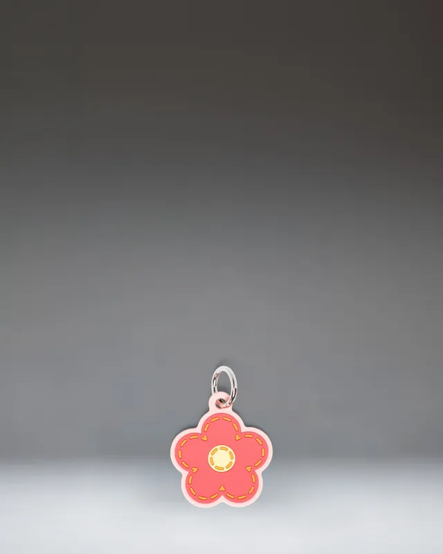 charme-de-sac-herschel-daisy-bag-charm-silicone-rose-anneau-m-tallique image 1