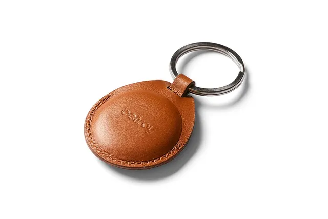 bellroy-porte-cl-s-airtag-en-cuir-premium-terracotta-avec-boucle-de-cordon image 1