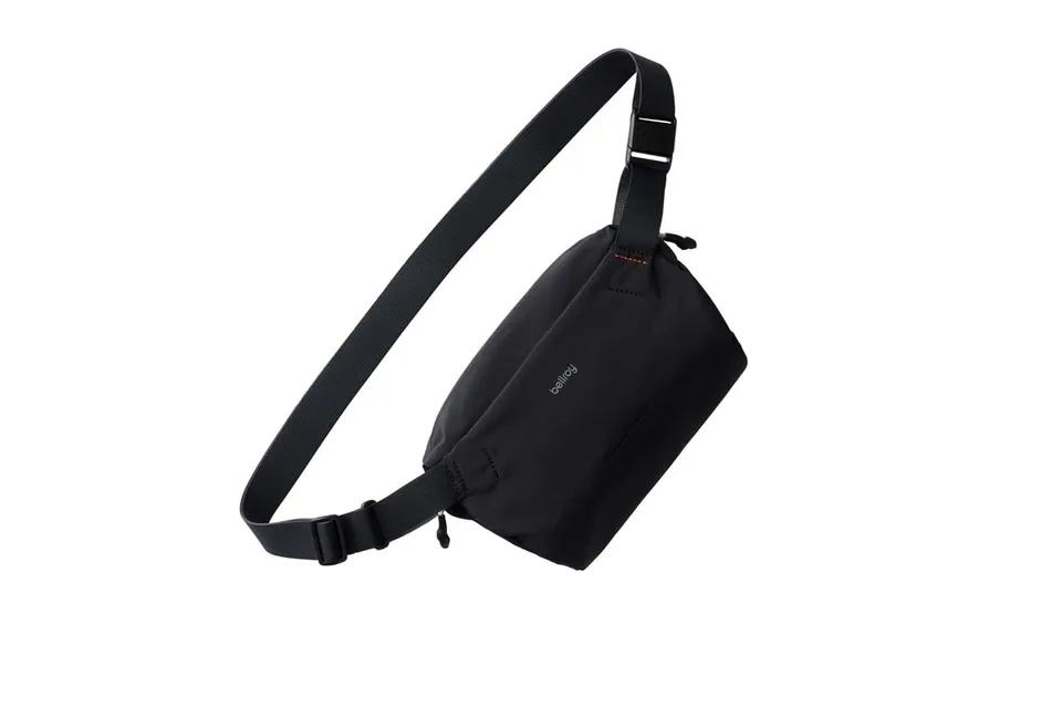 bellroy-lite-sling-sacoche-compacte-et-flexible-noire image 1