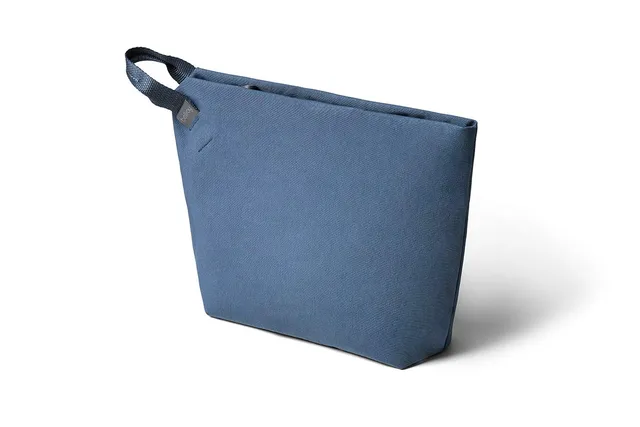 bellroy-standing-pouch-plus-marine-blue-pochette-zipp-e-organisateur-hi-tech image 1