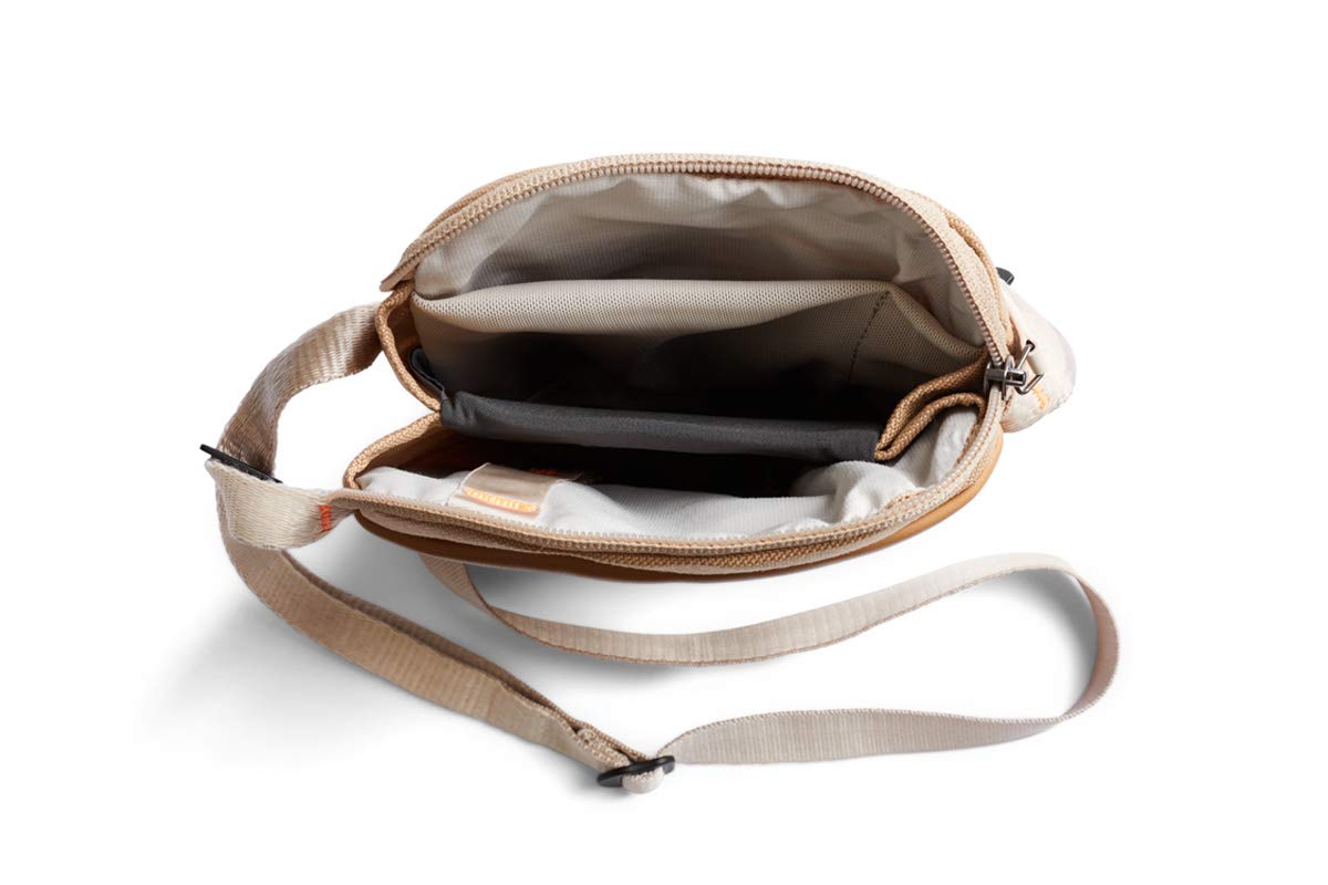 bellroy-city-pouch-premium-besace-en-cuir-pour-e-reader-petite-tablette-desert image 3