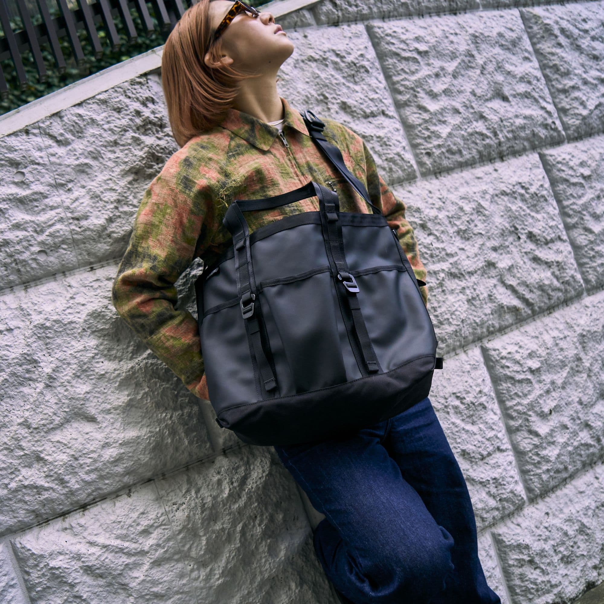 chrome-industries-grocery-tote-28l-messenger image 6
