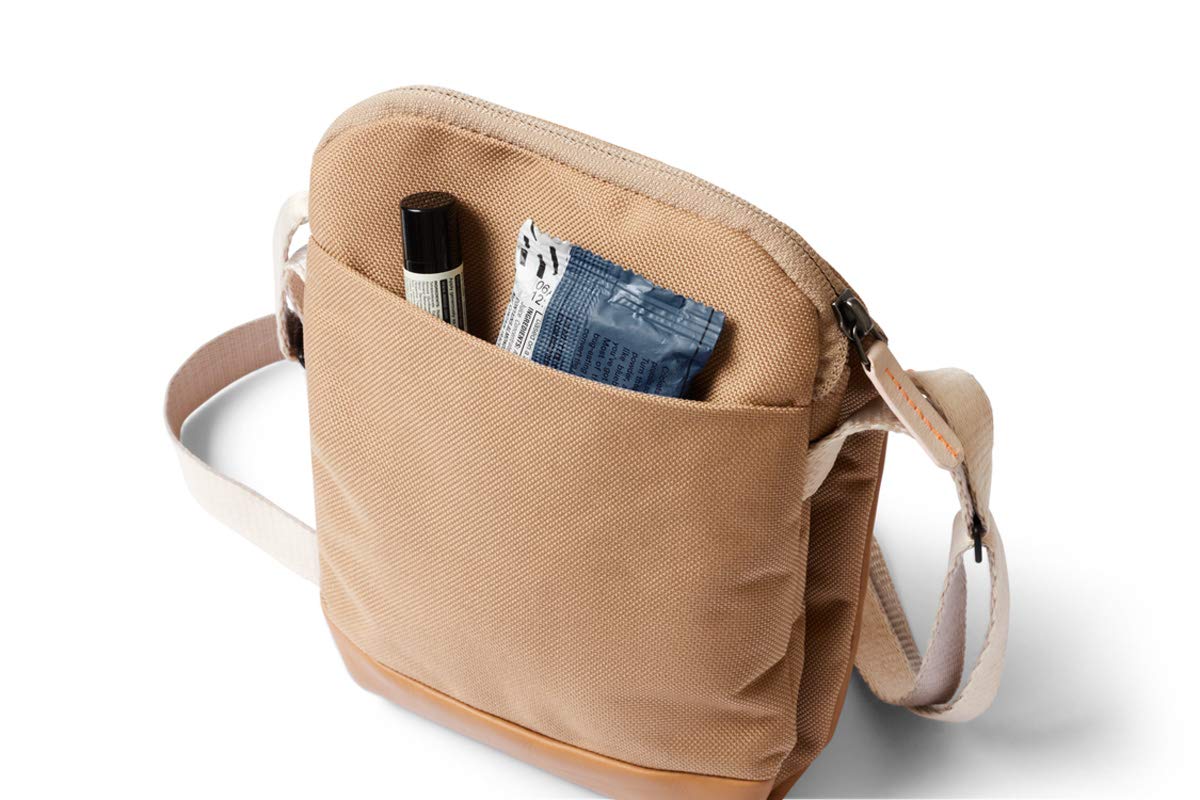 bellroy-city-pouch-premium-besace-en-cuir-pour-e-reader-petite-tablette-desert image 6
