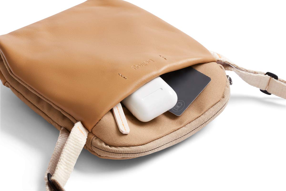 bellroy-city-pouch-premium-besace-en-cuir-pour-e-reader-petite-tablette-desert image 5