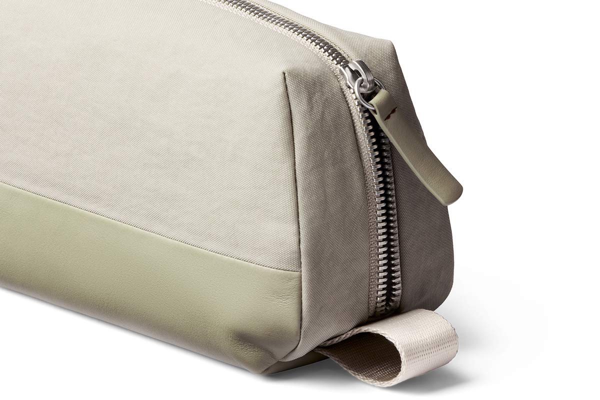 bellroy-toiletry-kit-premium-trousse-de-toilette-en-cuir-avec-poche-pour-brosse- image 5