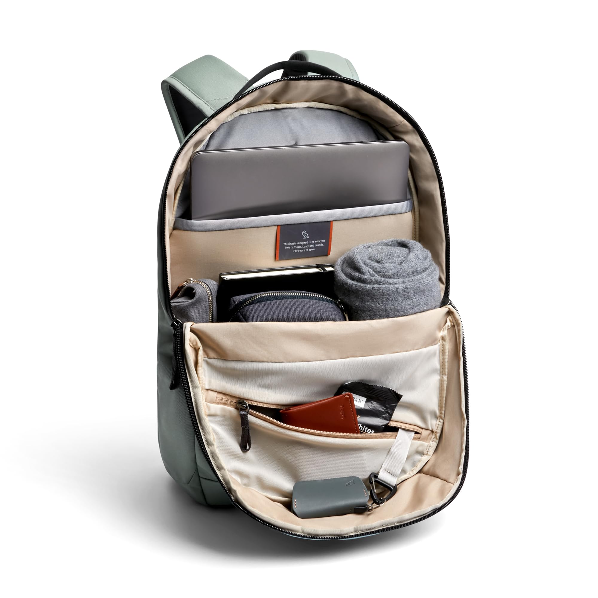 bellroy-via-backpack-eucalyptus-sac-dos-minimaliste-avec-panneau-rabattable image 3