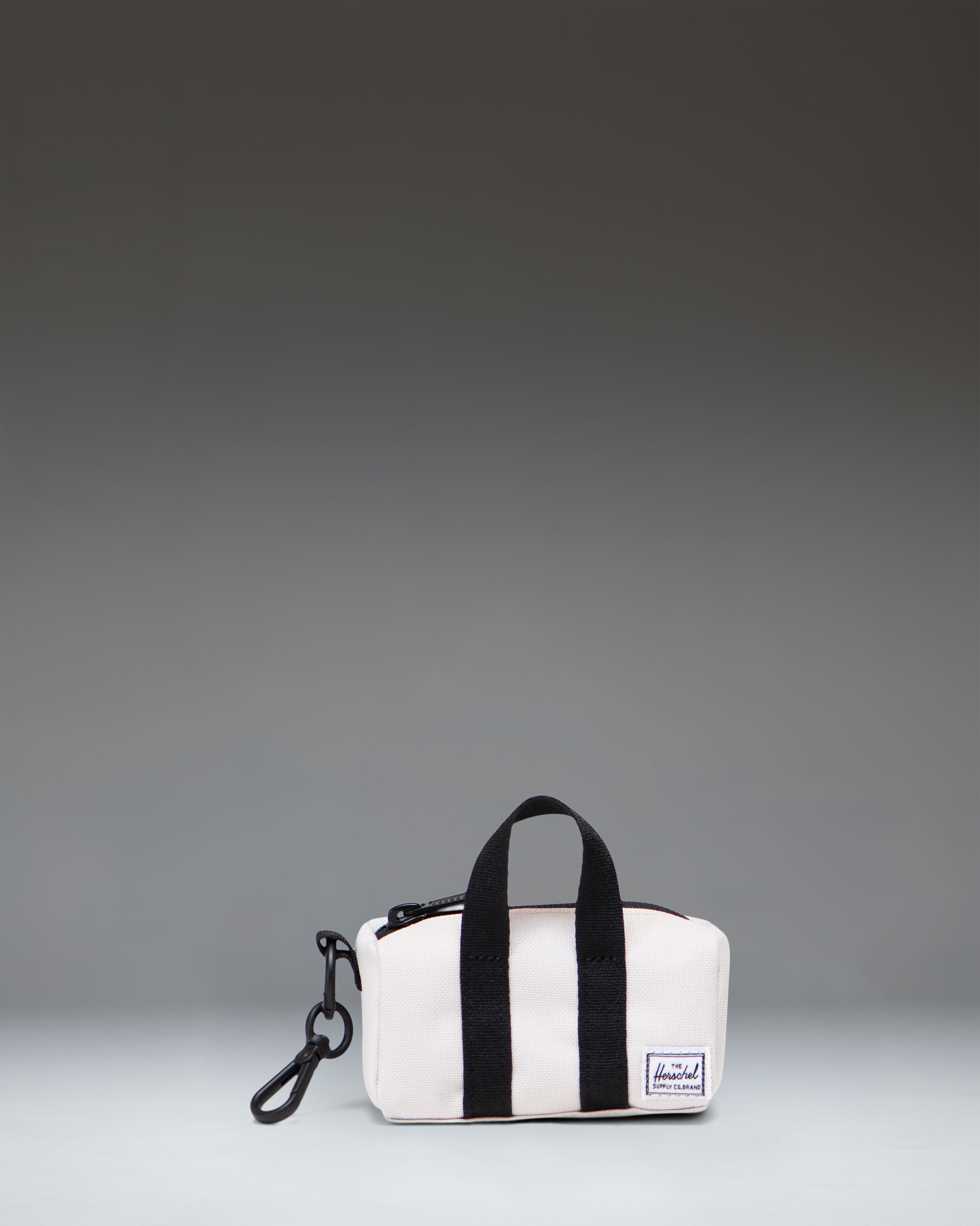 herschel-supply-co-novel-duffle-bag-charm-porte-cl-s-mini-sac image 4