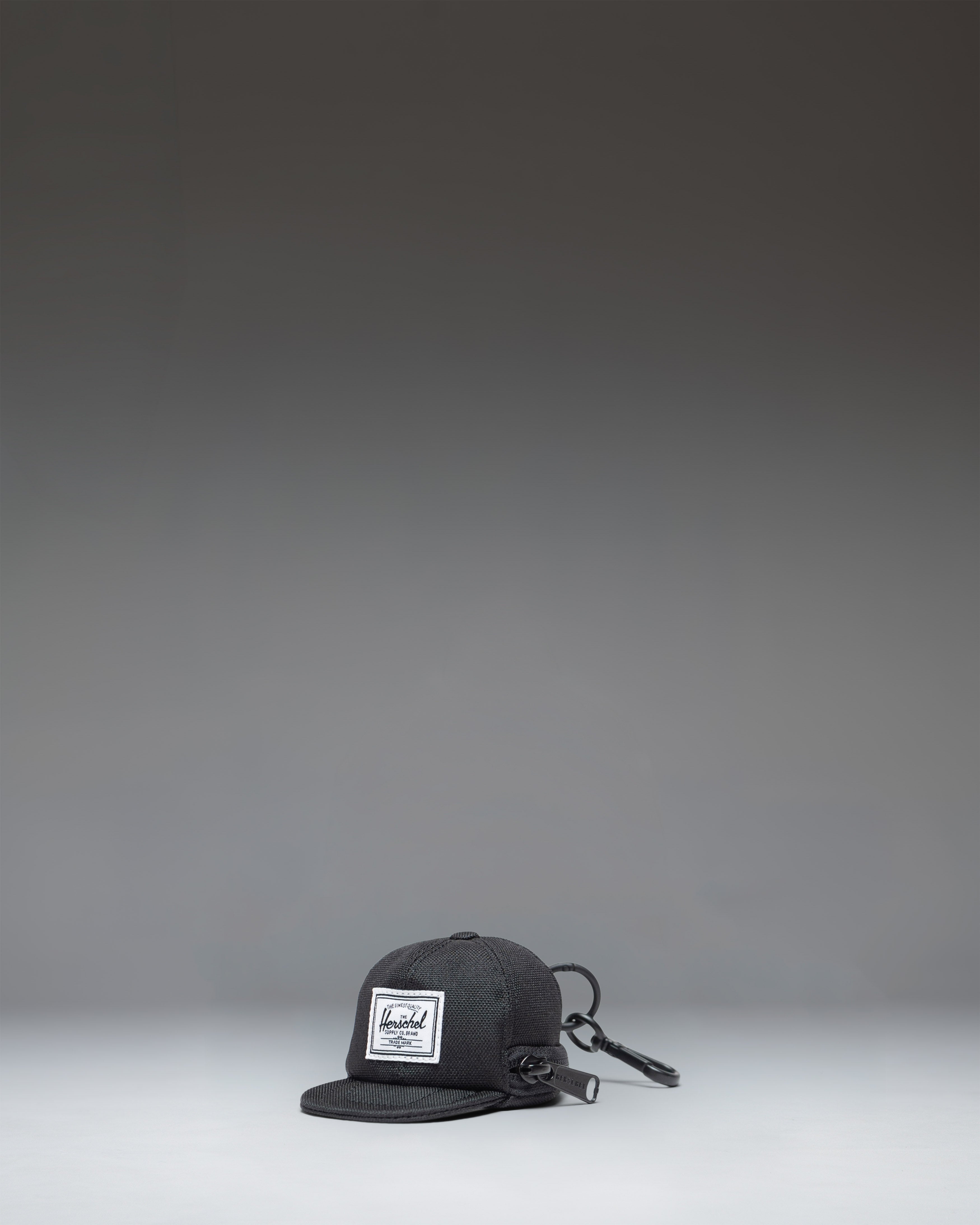 herschel-supply-sylas-classic-cap-bag-charm-porte-cl-s-minisac-zipp image 1