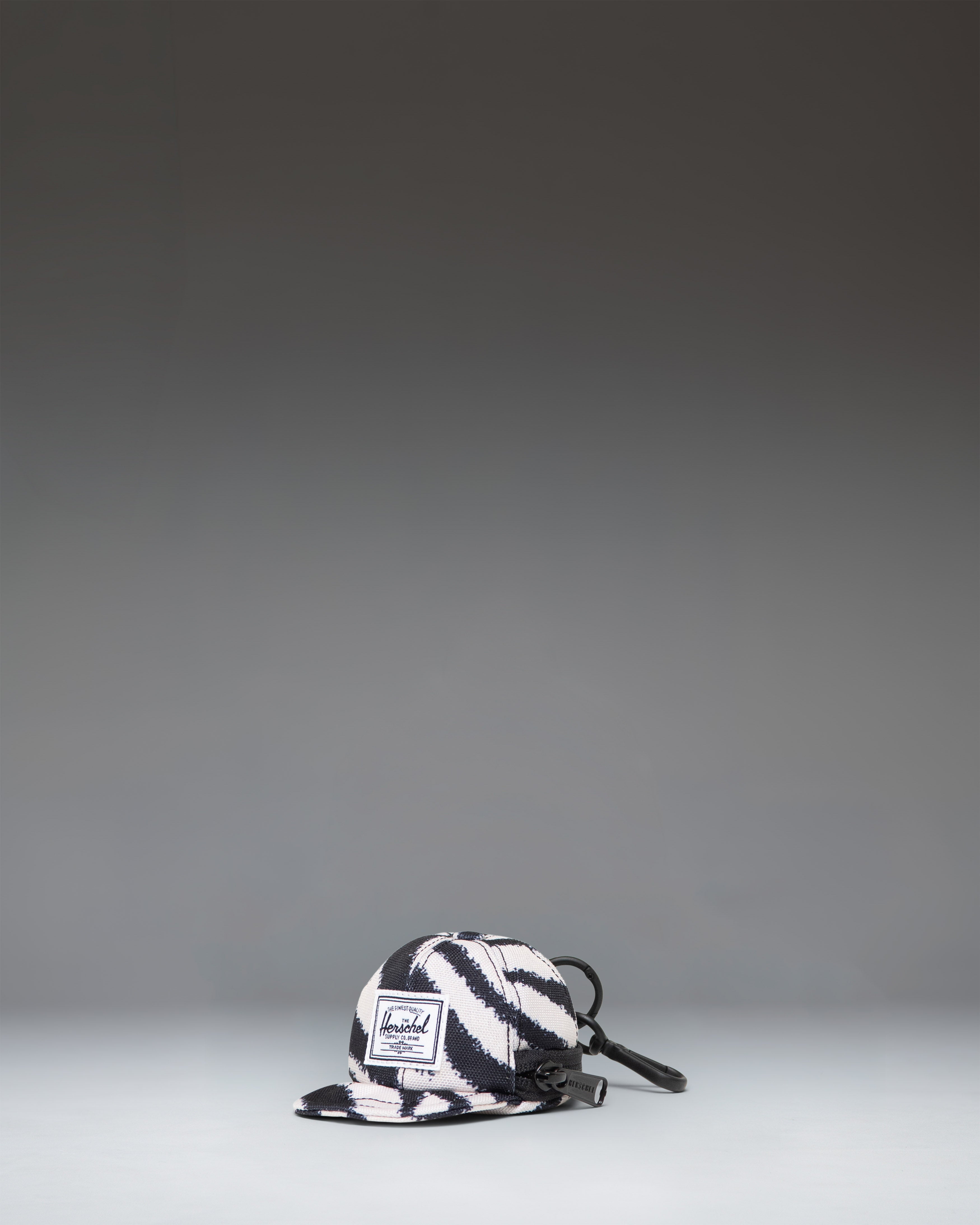 herschel-supply-sylas-classic-cap-bag-charm-porte-cl-s-minisac-zipp image 2