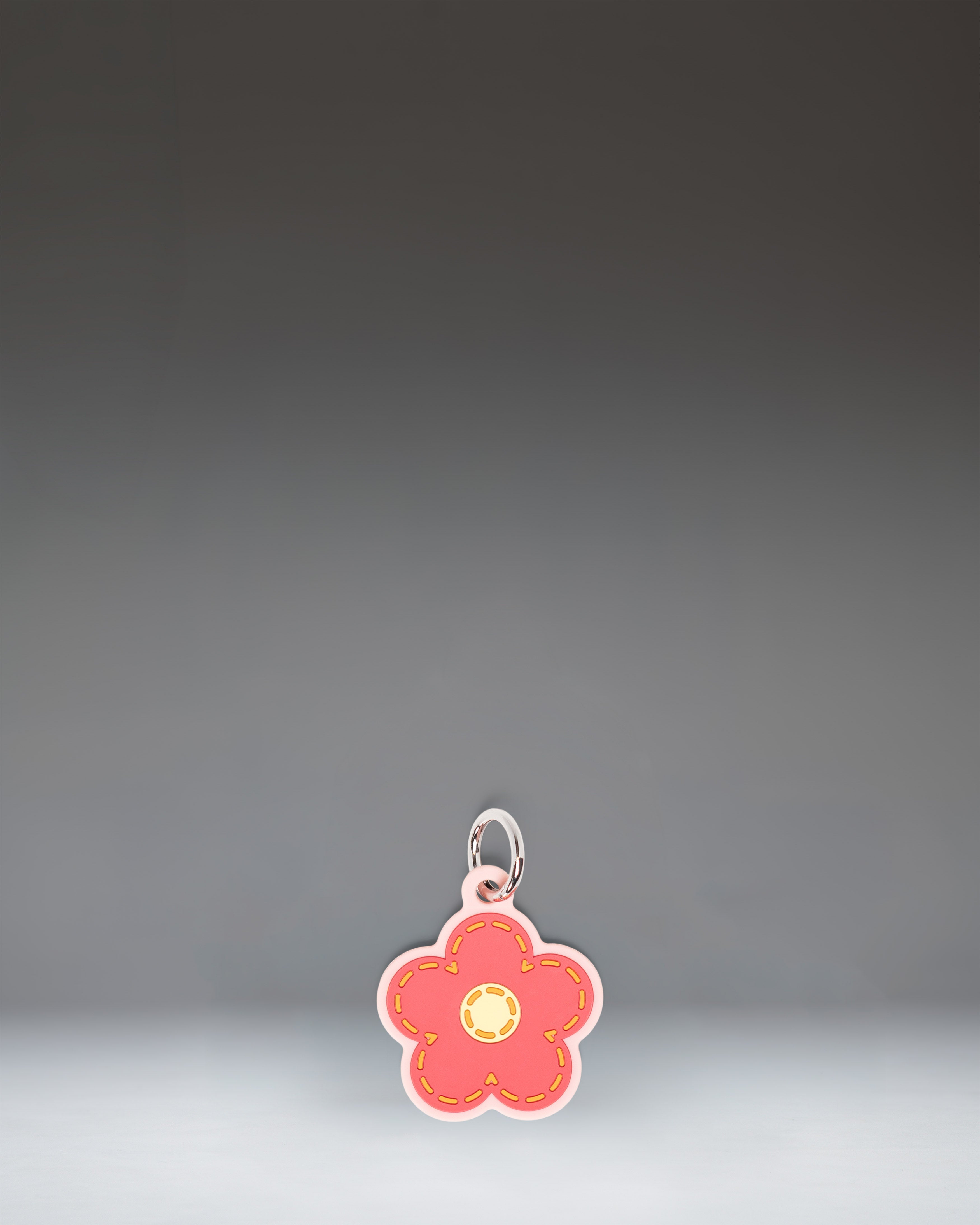 charme-de-sac-herschel-daisy-bag-charm-silicone-rose-anneau-m-tallique image 1