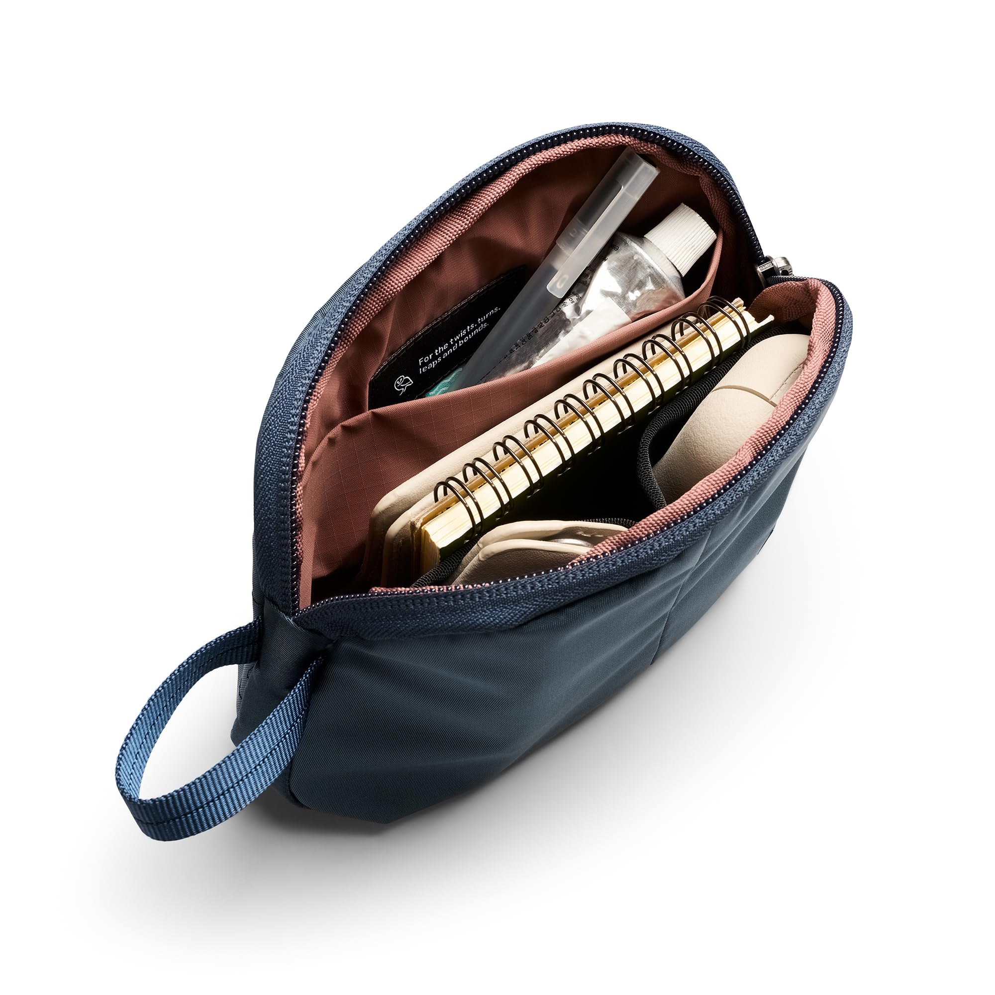 bellroy-laneway-daily-pouch-pochette-polyvalente-organisateur-de-voyage-et-trous image 2