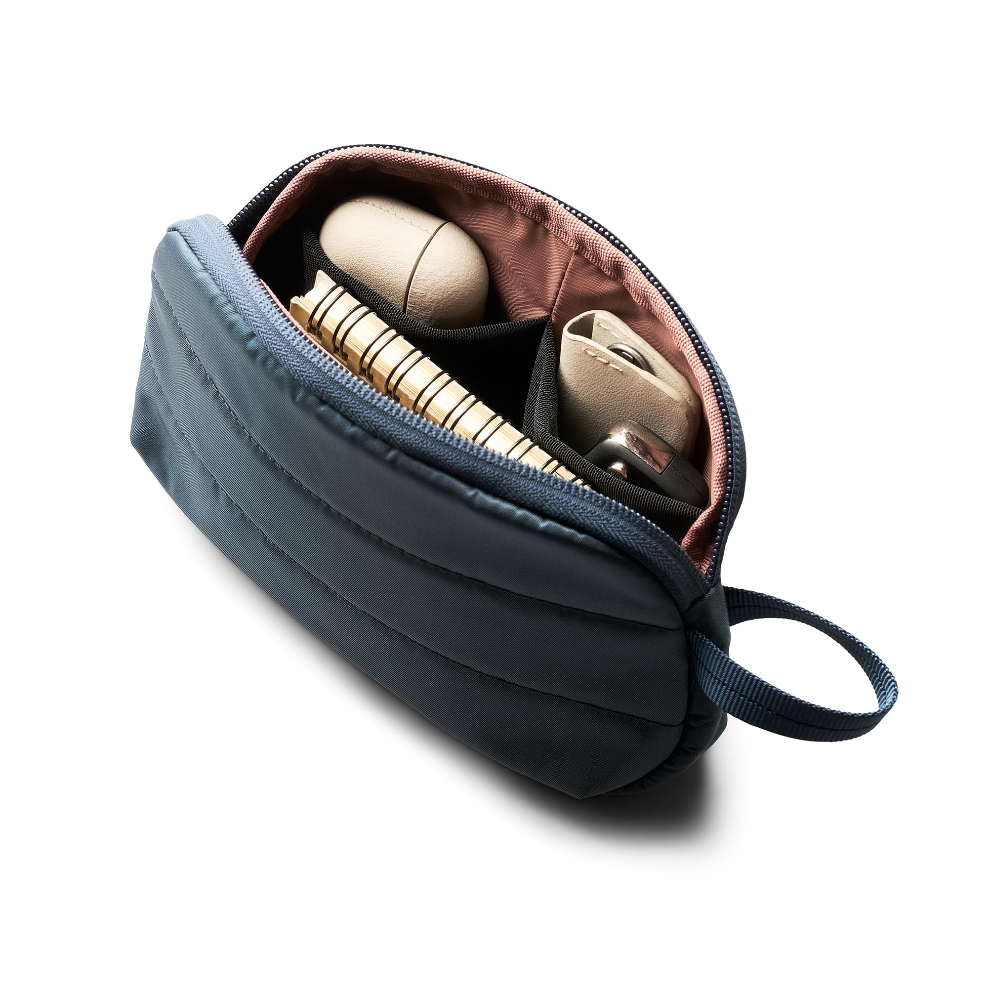 bellroy-laneway-daily-pouch-pochette-polyvalente-organisateur-de-voyage-et-trous image 3