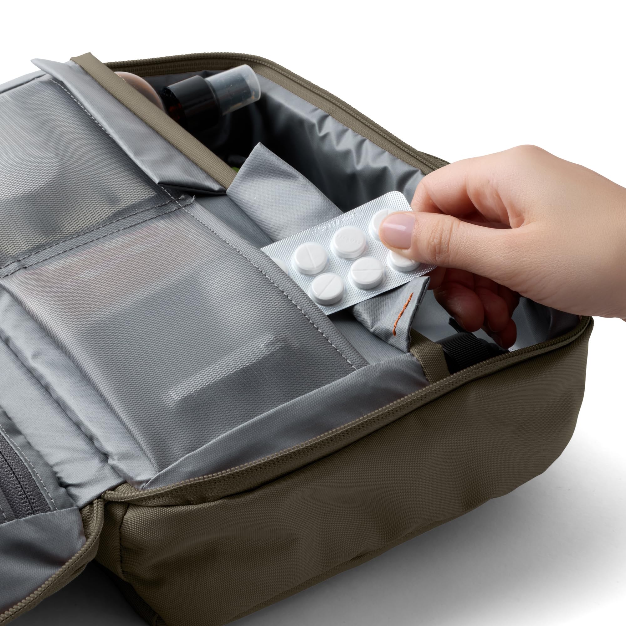 bellroy-hanging-toiletry-kit-plus-8l-trousse-de-toilette-suspendue-sea-kelp image 5