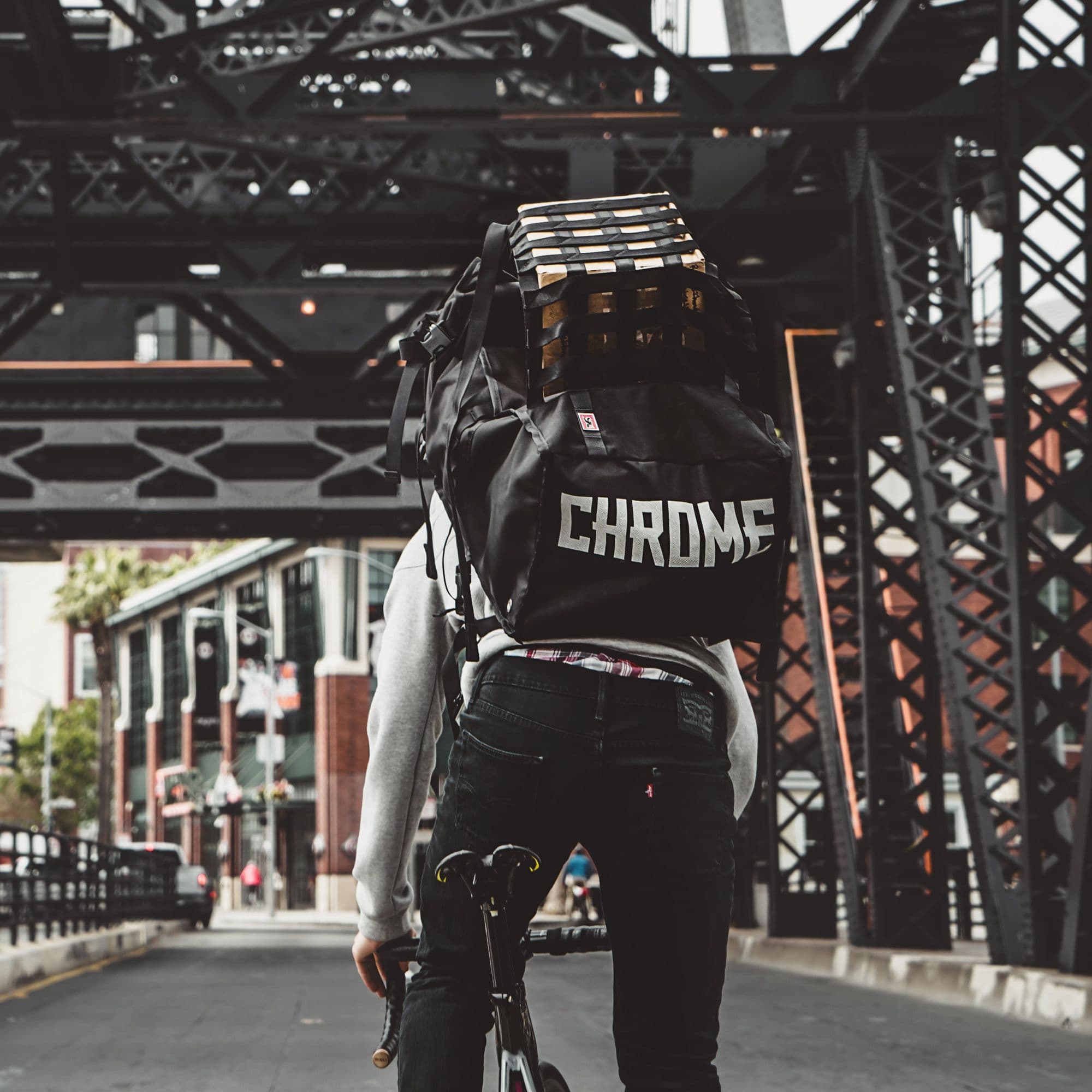 chrome-industries-barrage-pro-80l-pack image 7